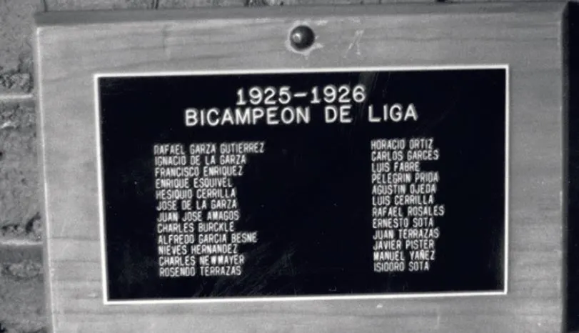 RÉCORD Placa conmemorativa para el Campeón América de 1926