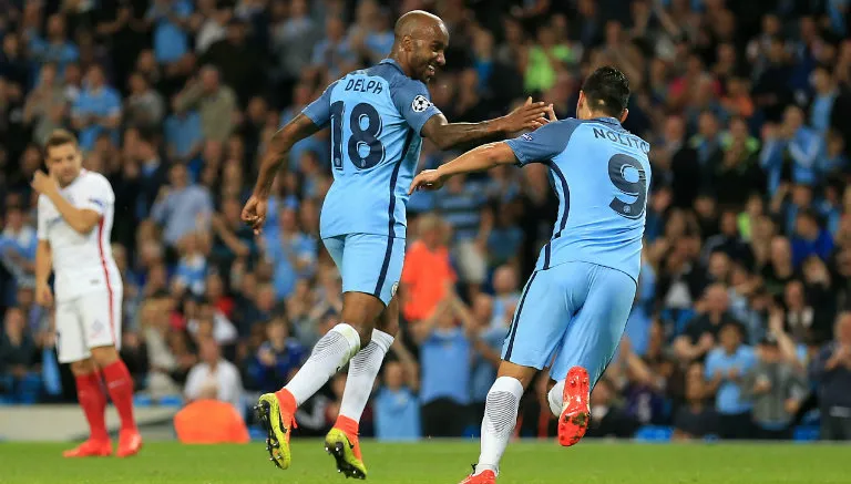 AP Jugadores de Manchester City festejan gol en Playoffs de Champions