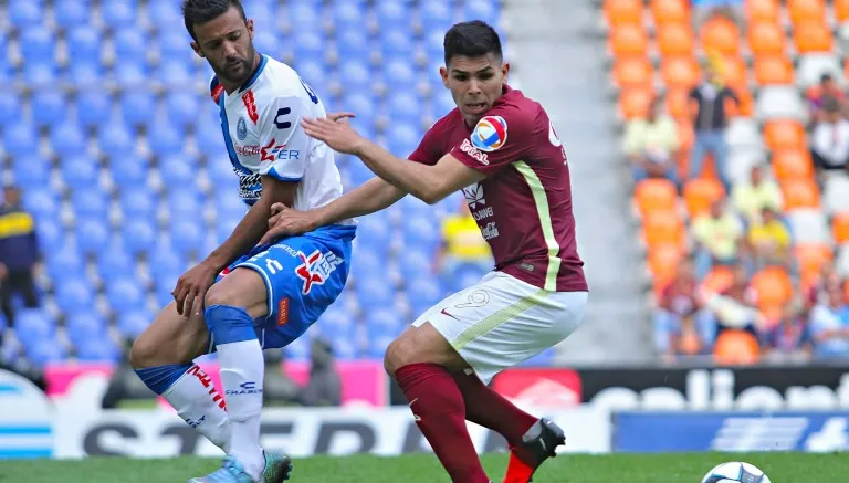 IMAGO7 Silvio Romero busca el balón en el partido contra Puebla