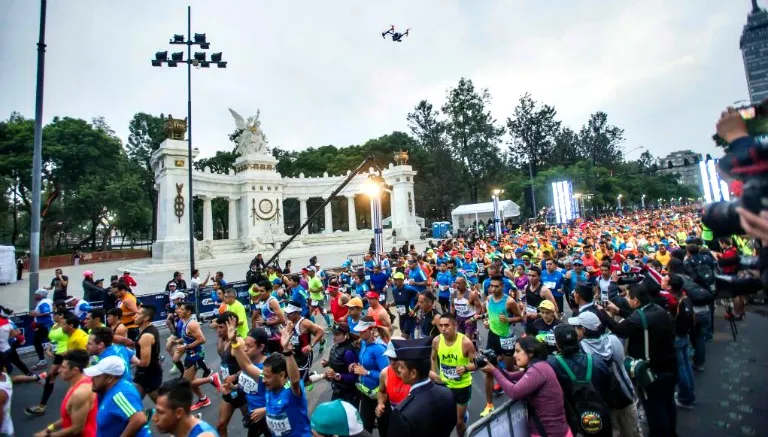 CÉSAR VICUÑA Corredores durante el Maratón CDMX