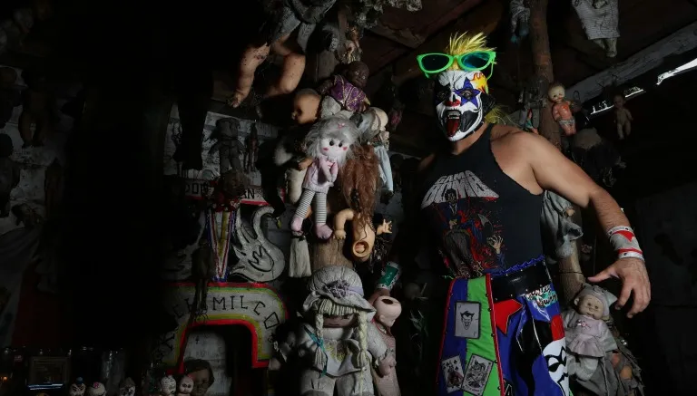 MIGUEL PONTÓN Pyscho Clown en la isla de las muñecas