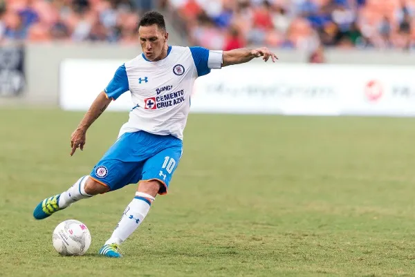 Giménez dispara en un juego amistoso de Cruz Azul