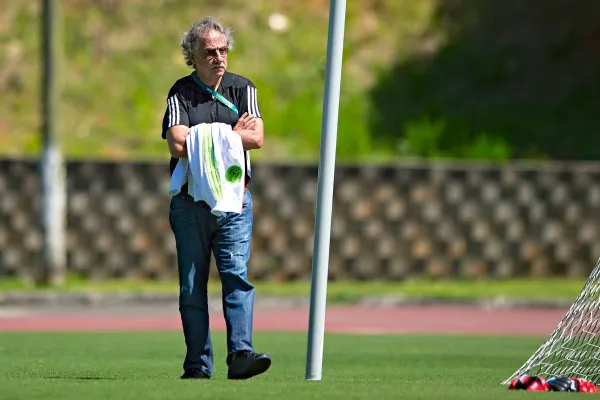 IMAGO7 Decio de María camina durante una práctica de México