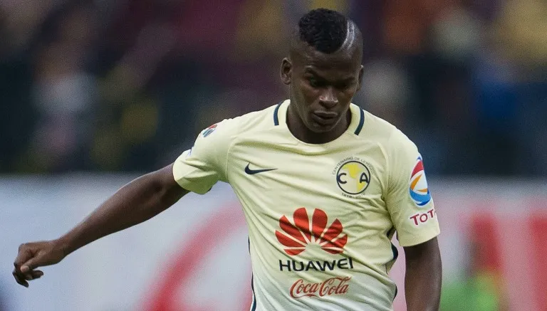 Quintero en un partido de América
