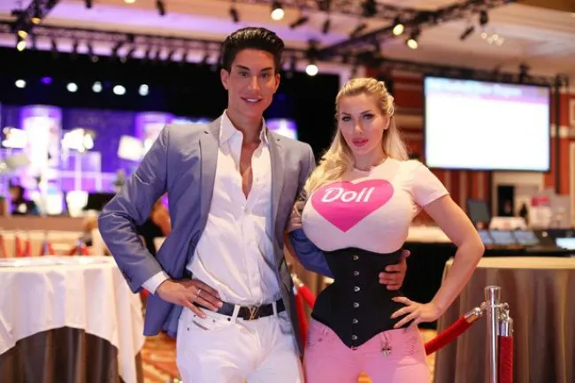 FACEBOOK PIXEE FOX Fox y Justin muestran sus nuevas figuras