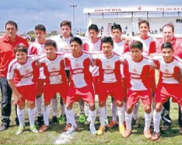 FACEBOOK HISTERIA FC El once previo a arrancar un juego