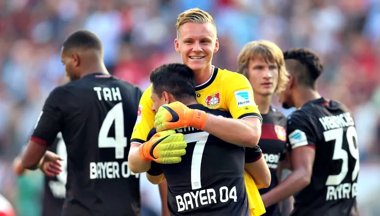 @BAYER04_ES Leverkusen festeja triunfo contra el Hamburgo