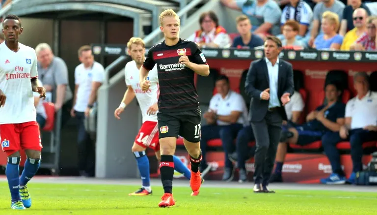 @BAYER04FUSSBALL Joel Pohjanpalo después de anotar su primer gol en el partido