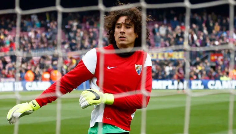 Ochoa en calentamiento con Málaga