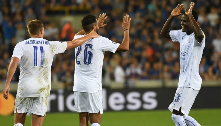AP Leicester City festeja un gol contra Brujas