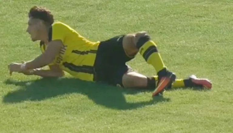 ESPECIAL Scuderi queda tendido en la cancha luego de la lesión