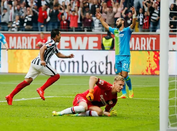 Fabián de la Mora al momento de marcar su tanto