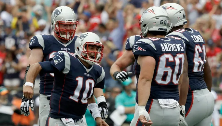 Jimmy Garoppolo festeja un touchdown de su equipo