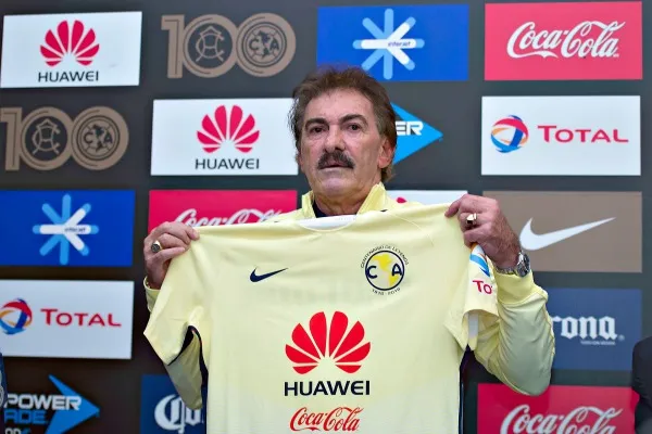 La Volpe durante su presentación con América