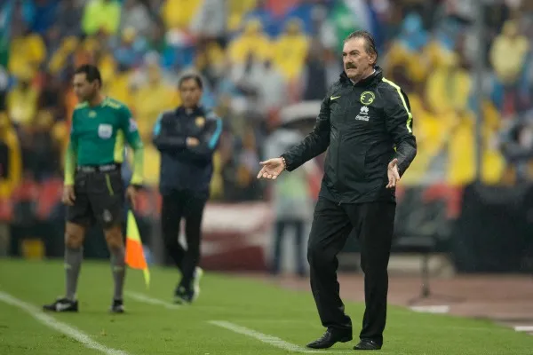 MEXSPORT La Volpe da indicaciones en el encuentro entre Águilas y universitarios