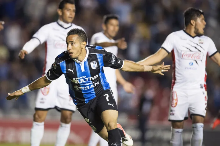 Camilo Sanvezzo guió a Gallos a los Cuartos de Final