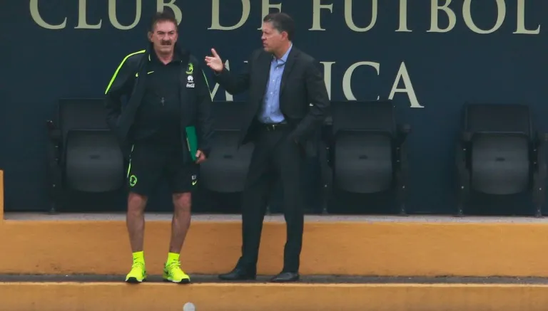 IMAGO7 Ricardo La Volpe dialoga con Ricardo Peláez