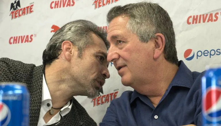 IMAGO7 José Luis Higuera platica con Jorge Vergara