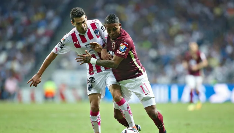 Michael Arroyo en el partido contra Monterrey