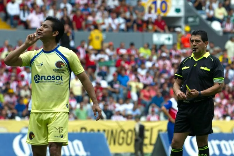 Terrazas calla a la afición de Chivas durante el encuentro