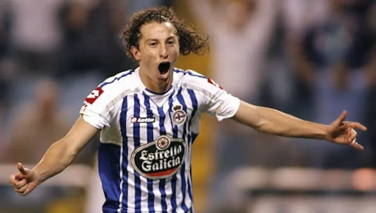 Andrés Guardado festeja una anotación con el 'Depor'