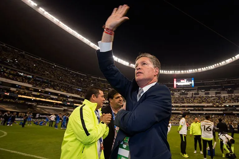 MEXSPORT El directivo de las Águilas saluda a la afición americanista