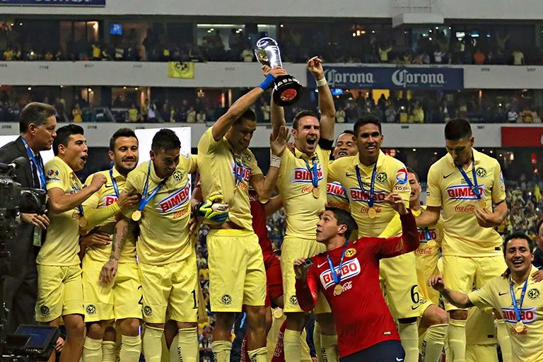 IMAGO7 América alzando su doceavo título de Liga