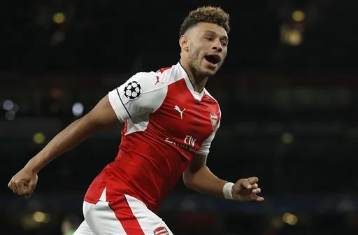 Oxlade-Chamberlain también participó en el festín inglés
