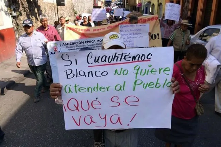 ESPECIAL Pancarta en contra de las medidas de Cuauhtémoc Blanco