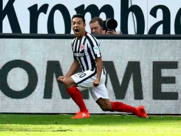 EFE Marco Fabián festejando una de sus anotaciones en la liga alemana