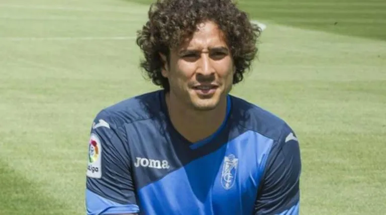 Ochoa durante su presentación con el Granada