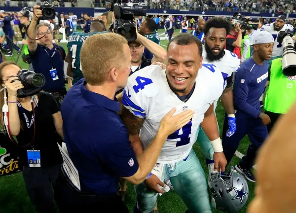 AP Garrret felicita a Prescott tras el triunfo de Dallas