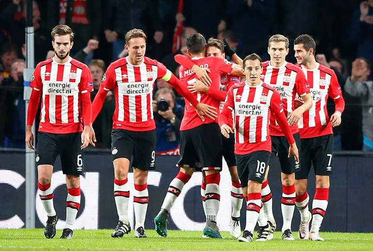 AP Jugadores del PSV festejan su anotación contra Bayern