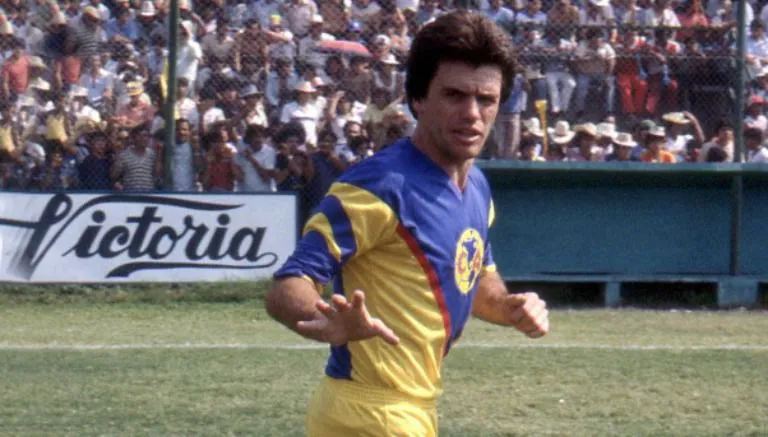 Javier Aguirre con la camiseta del América