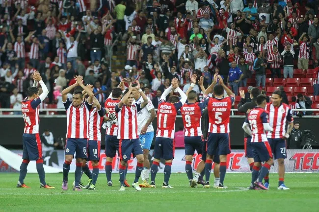 IMAGO7 Jugadores rojiblancos agradecen el apoyo a la afición