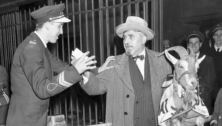 ESPECIAL Momento en el que se le niega la entrada al tabernero