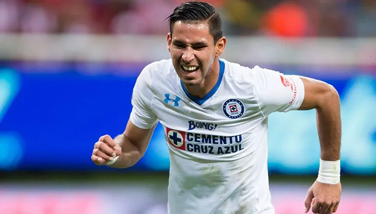 Jorge Benítez festeja un gol contra Chivas