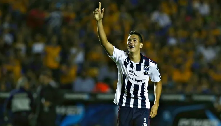 César Montes celebra su anotación