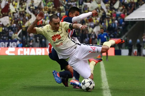 IMAGO7 Sambueza es derribado en el encuentro frente al Rebaño