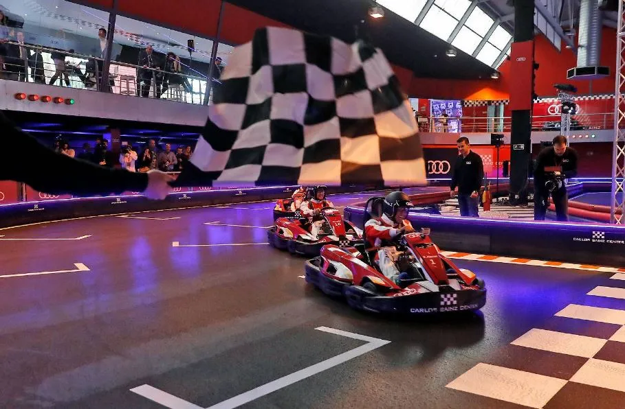 ESPECIAL Jugadores del Madrid se divierten en go karts