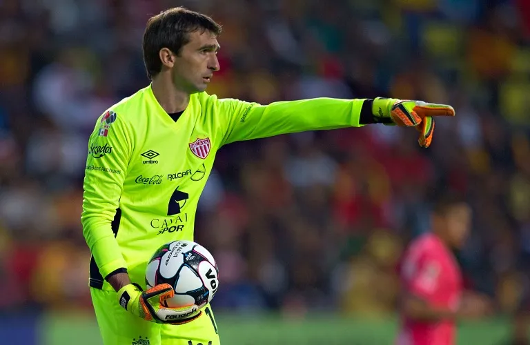 Barovero da indicaciones a sus jugadores