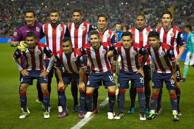 IMAGO7 Once inicial de Chivas contra León en la J16 del A2016