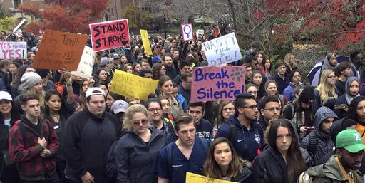 Estudiantes se unen a protesta contra Trump