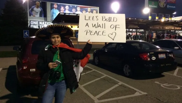 Joven pide construir lazos, no muros