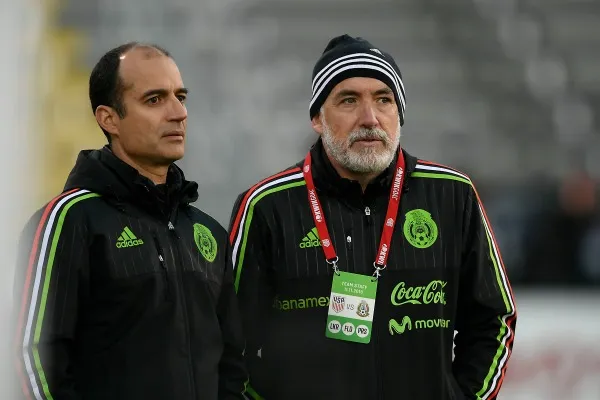 Imanol Ibarrondo junto a Guillermo Cantú en una concentración del Tri