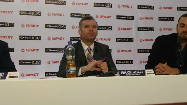 Higuera en conferencia de prensa en Verde Valle