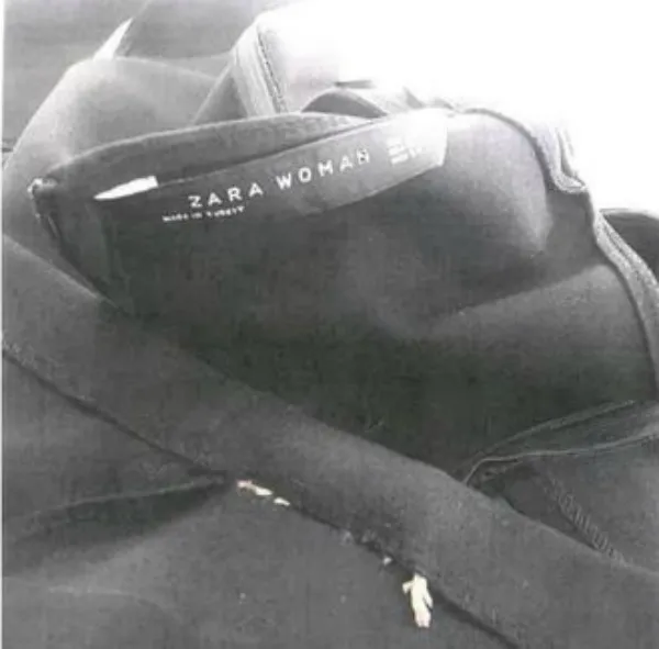 El ratón quedo cosido junto a la prenda de Zara de la joven