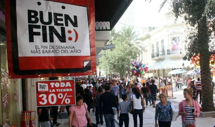 ESPECIAL Gente a punto de comprar en el Buen Fin