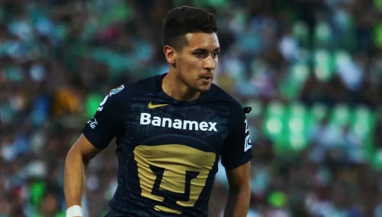 IMAGO7 Kevin Escamilla en un partido de Pumas