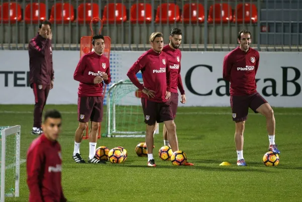 EFE Los jugadores del Atlético de Madrid entrenan para enfrentar el Derbi